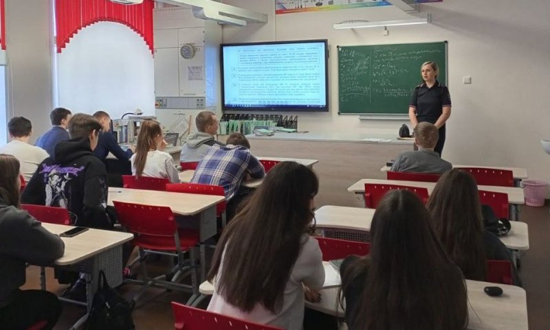 Беловские полицейские рассказали учащимся выпускных классов о преимуществах службы в органах внутренних дел