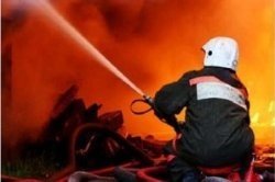 Спасатели МЧС России ликвидировали пожар в частной хозяйственной постройке в Беловском МО