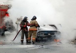 Спасатели МЧС России ликвидировали пожар в частном легковом автомобиле в Беловском ГО