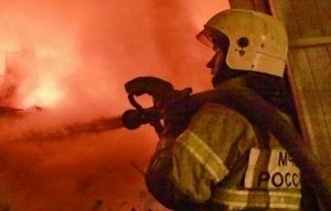 Спасатели МЧС России ликвидировали пожар в частной хозяйственной постройке в Беловском ГО
