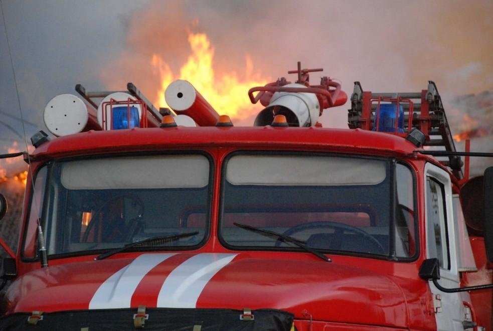 Спасатели МЧС России ликвидировали пожар в частной хозяйственной постройке в Беловском МО