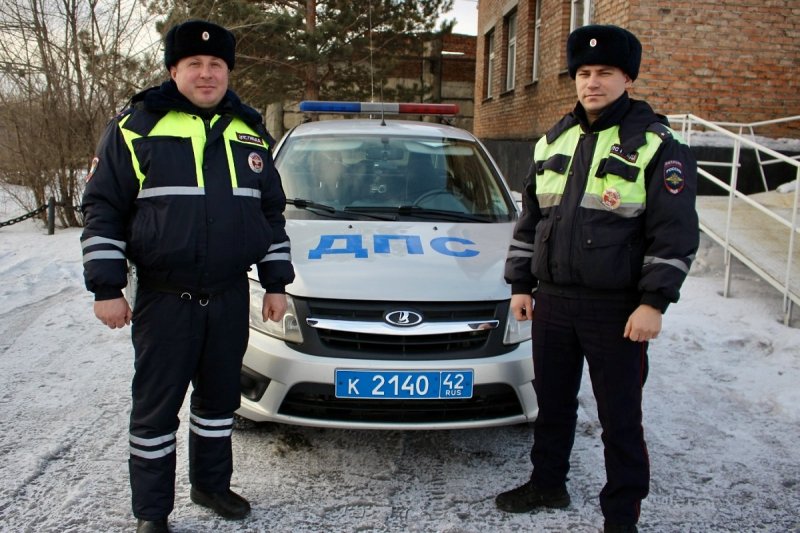 В Белове сотрудники госавтоинспекции помогли автомобилистке, оказавшейся в трудной ситуации на дороге