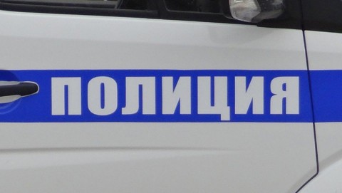 В Белове полицейские задержали подозреваемого, потерявшего свой телефон в угнанном автомобиле